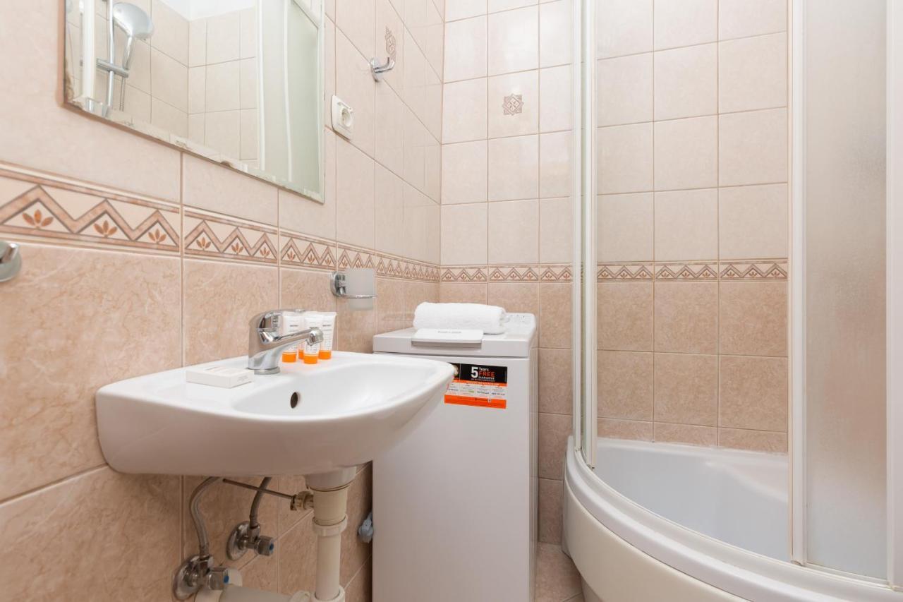 Metro Politechnika Studio Konstytucji By Renters Leilighet Warszawa Eksteriør bilde